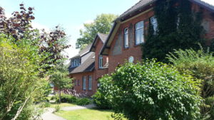 Alte und neue Schulgebäude